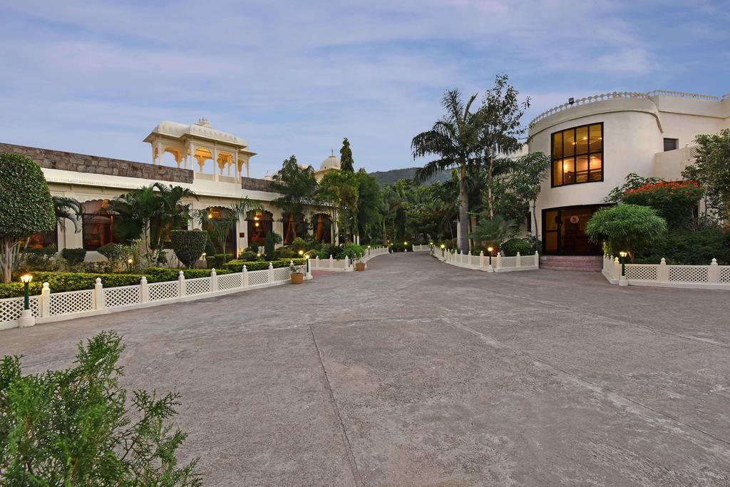 The Udaibagh Hotel Udaipur Kültér fotó